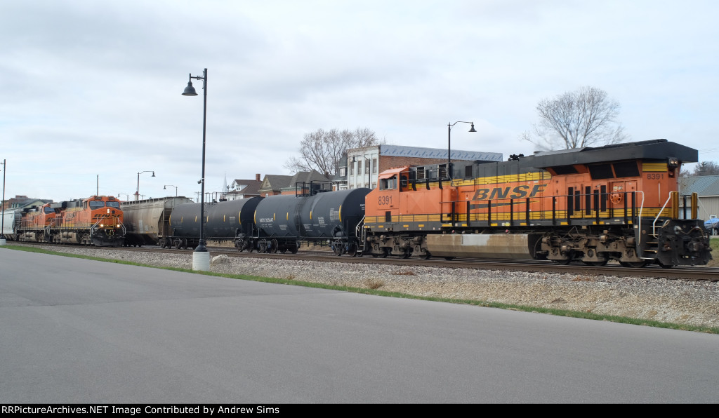 BNSF 5756 Passing 8391